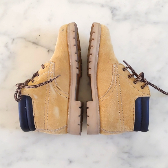 Hush Puppies Genuine Leather Upper Boots. - Picture 2 of 7